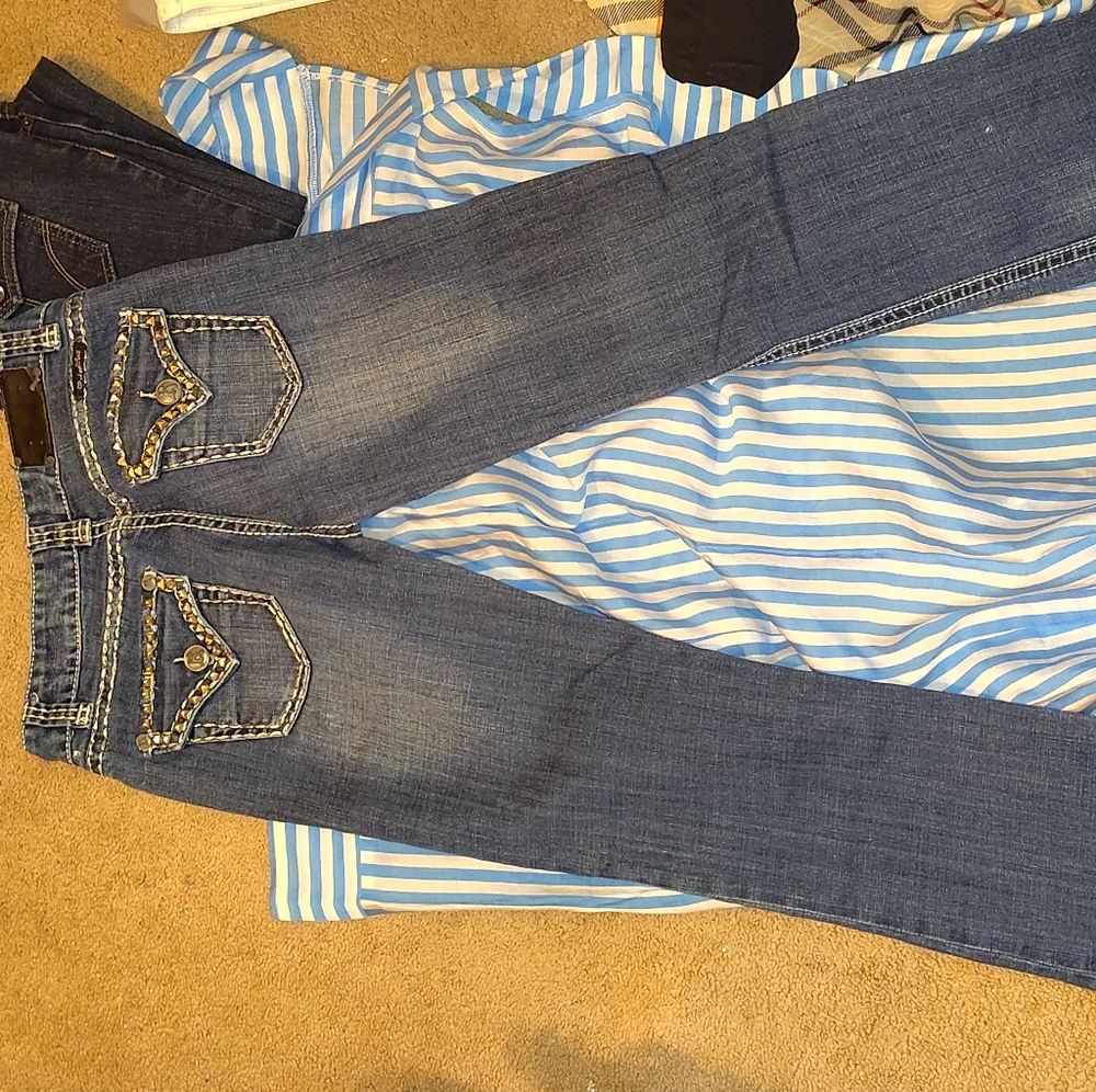 Ladies Deal. View 2